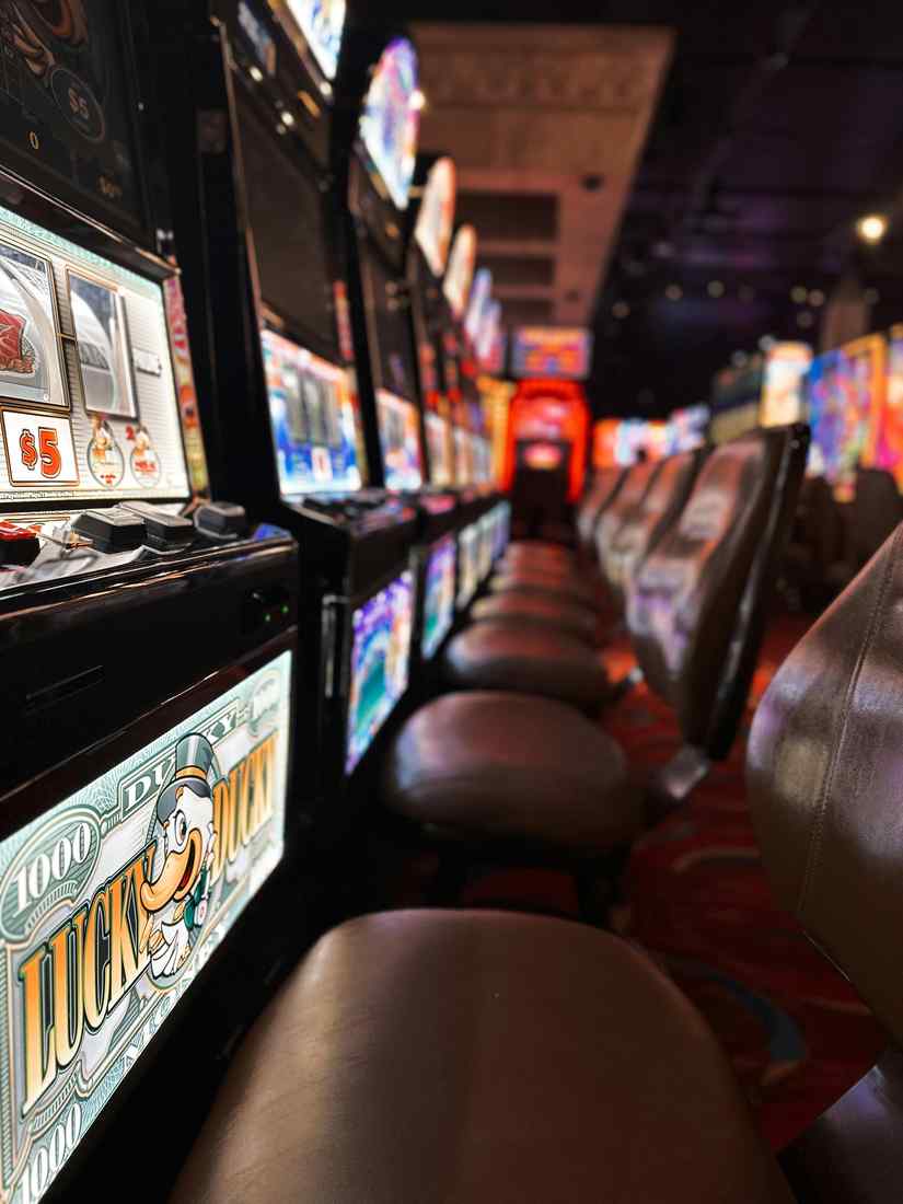 The Evolution of Virtual Gambling: A Comprehensive History of Online Casinos